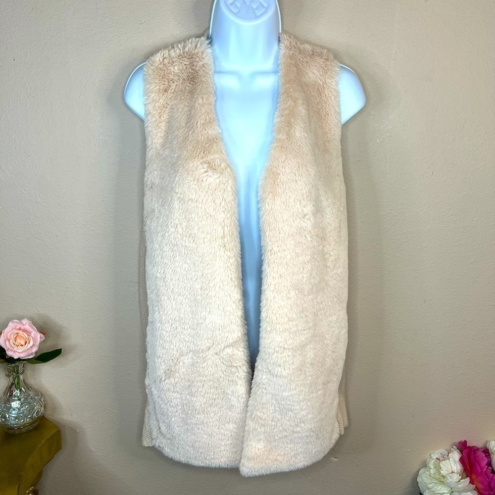 M Liz Claiborne Light Pink Faux Fur Vest Knit Backing Sweater Medium 8 10